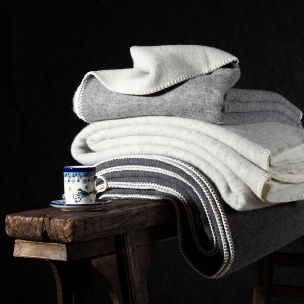 Wool Bed Blankets in white and grey | MoST