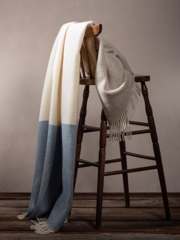 Throw blanket in beige and Blue | MoST