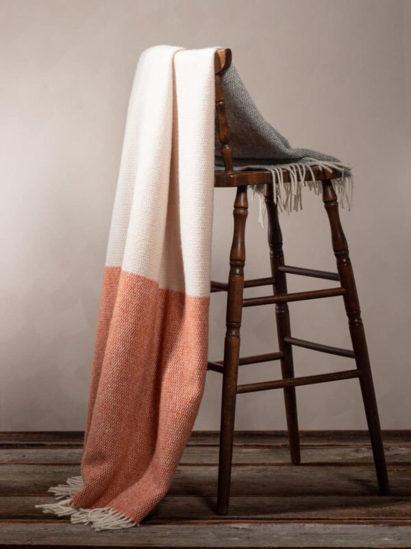 Throw blanket in red and grey | MoST