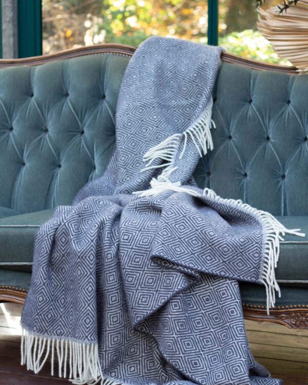 Wool throw Venice in dark blue colour | MoST
